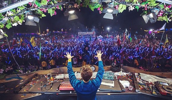 Tomorrowworld Festival Avicii Zedd More Perform At Electronic Music Event Hollywood Life