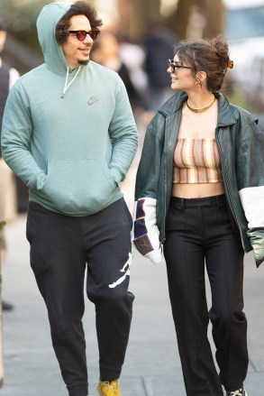 New York, NY - Young model Emily Ratajkowski and comedian Eric Andre stroll through the West Village.  Pictured: Emily Ratajkowski, Eric Andre BACKGRID USA 10 FEBRUARY 2023 USA: +1 310 798 9111 / usasales@backgrid.com UK: +44 208 344 2007 / uksales@backgrid.com *UK Clients - Pictures Containing Children Please Pixelate Faces Prior To Publication*