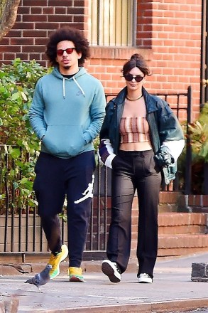 New York, NY  - Emily Ratajkowski and rumored boyfriend Eric Andre look happy after enjoying lunch in NY.Pictured: Emily Ratajkowski, Eric AndreBACKGRID USA 10 FEBRUARY 2023 USA: +1 310 798 9111 / usasales@backgrid.comUK: +44 208 344 2007 / uksales@backgrid.com*UK Clients - Pictures Containing ChildrenPlease Pixelate Face Prior To Publication*