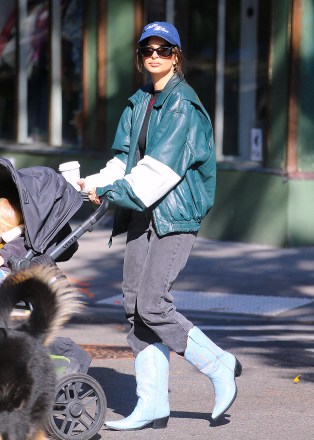 Please hide child's face prior to the publication - Emily Ratajkowski walking with her son Sylvester and friends in The West Village, New York on November 18, 2022. Photo by Dylan Travis/ABACAPRESS.COM Pictured: Emily Ratajkowski Ref: SPL5504099 181122 NON-EXCLUSIVE Picture by: AbacaPress / SplashNews.com Splash News and Pictures USA: +1 310-525-5808 London: +44 (0)20 8126 1009 Berlin: +49 175 3764 166 photodesk@splashnews.com United Arab Emirates Rights, Australia Rights , Bahrain Rights, Canada Rights, Greece Rights, India Rights, Israel Rights, South Korea Rights, New Zealand Rights, Qatar Rights, Saudi Arabia Rights, Singapore Rights, Thailand Rights, Taiwan Rights, United Kingdom Rights, United States of America Rights