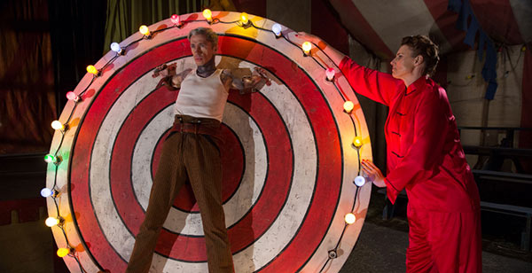 Elsa Stabs Paul In American Horror Story Freak Show Bullseye Recap Hollywood Life