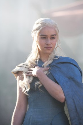 Editorial use only. No book cover usage.Mandatory Credit: Photo by Hbo/Kobal/Shutterstock (5886225bl)Emilia ClarkeGame Of Thrones - 2011HboUSATelevisionLe trône de fer