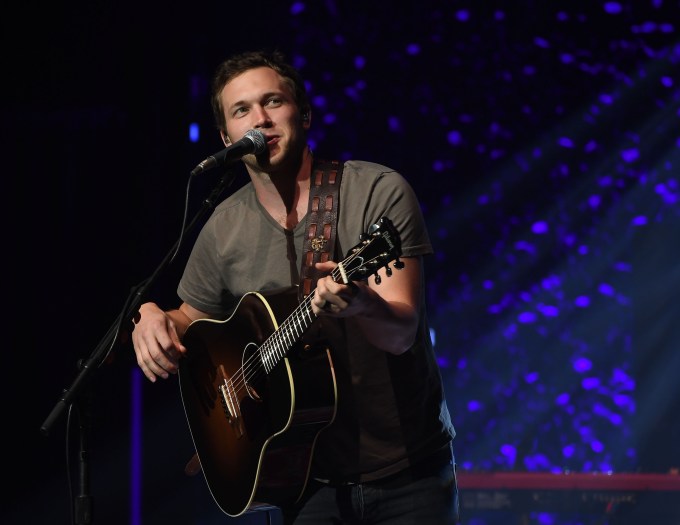 Phillip Phillips Performs Live In 2018