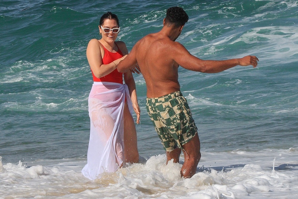 *EXCLUSIVE* Lovebirds Jessie J and Chanan Colman hit the beach in Rio!