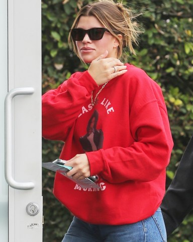 Beverly Hills, CA  - *EXCLUSIVE*  - Sofia Richie is spotted going  to Alo yoga store in Beverly Hills on Monday wearing a Xmas Lionel Richie sweater and a very nice diamond ring on her right ring finger. The young model wore  a red crew that honored her dad Lionel with a holiday take on his famous song, "Easy.''Pictured: Sofia RichieBACKGRID USA 7 DECEMBER 2021 USA: +1 310 798 9111 / usasales@backgrid.comUK: +44 208 344 2007 / uksales@backgrid.com*UK Clients - Pictures Containing ChildrenPlease Pixelate Face Prior To Publication*