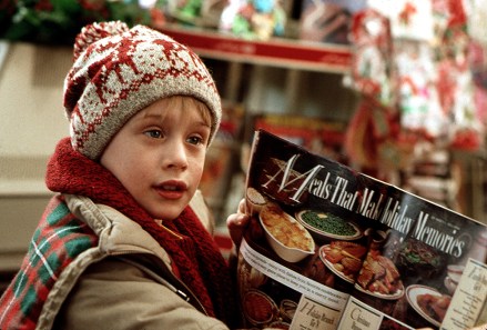 HOME ALONE, Macaulay Culkin, 1990. TM & Copyright (c) 20th Century Fox Film Corp. All rights reserved, Courtesy: Everett Collection.