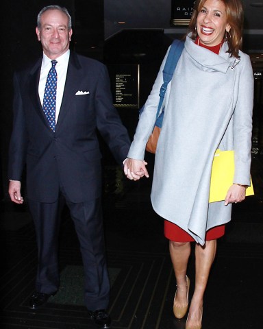 New York City, NY  - 'Today' host Hoda Kotb and partner Joel Schiffman leave the NBC Store after a signing and interview for her new children's book 'I've Loved You Since Forever', in New York City.Pictured: Joel Schiffman, Hoda KotbBACKGRID USA 14 MARCH 2018 BYLINE MUST READ: MediaPunch / BACKGRIDUSA: +1 310 798 9111 / usasales@backgrid.comUK: +44 208 344 2007 / uksales@backgrid.com*UK Clients - Pictures Containing ChildrenPlease Pixelate Face Prior To Publication*