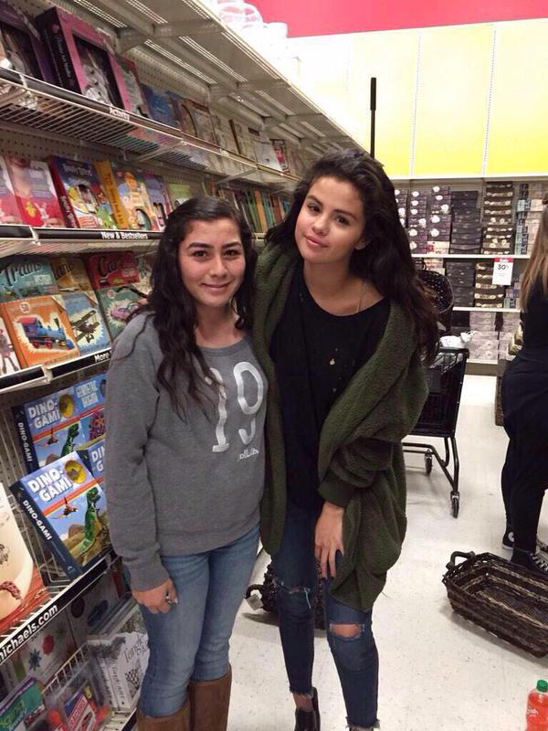 selena gomez skinny jeans