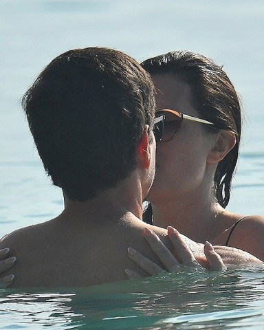 Bridgetown, BARBADOS  - *EXCLUSIVE*  - Actor Mark Wahlberg and his wife Rhea Durham show off their love and affection as they take a dip in the sea during a family holiday in the beautiful Caribbean Island of Barbados on Sandy Lane Hotel's beach. The Daddy's home actor was seen sporting a pretty bad sunburn on his arm.Pictured: Mark Wahlberg - Rhea DurhamBACKGRID USA 23 DECEMBER 2022 BYLINE MUST READ: T. Atwell/S.King@246Paps / BACKGRIDUSA: +1 310 798 9111 / usasales@backgrid.comUK: +44 208 344 2007 / uksales@backgrid.com*UK Clients - Pictures Containing ChildrenPlease Pixelate Face Prior To Publication*