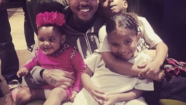 [PIC] Chris Brown With Nieces & Nephew: Singer Poses With Kids In Cute ...