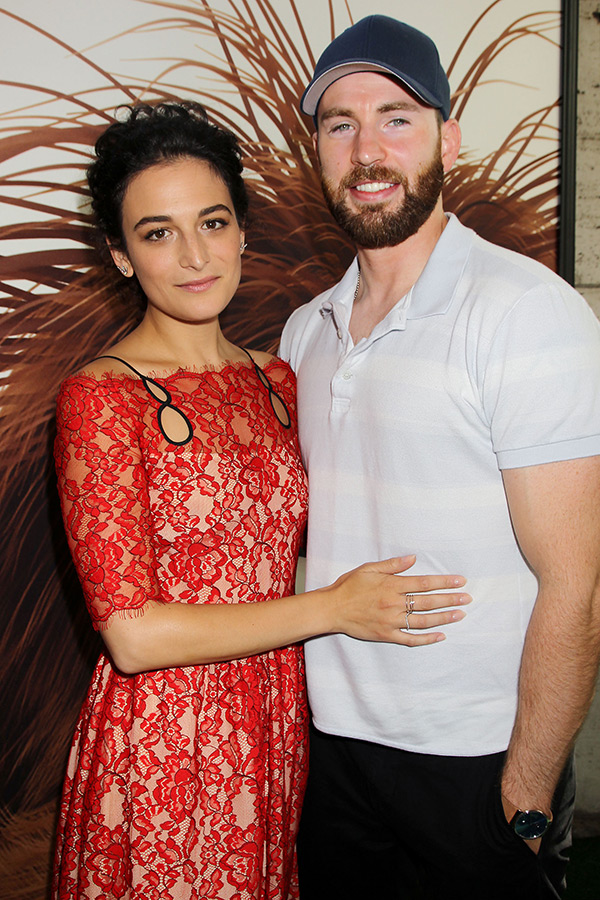 chris-evans-&-jenny-slate-make-red-carpet-debut-ftr