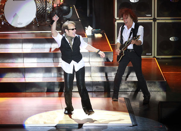 Van Halen’s Tv Appearance With David Lee Roth Performing