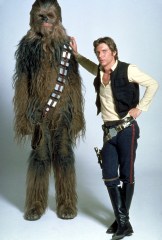 Editorial use only. No book cover usage.
Mandatory Credit: Photo by Lucasfilm/Fox/Kobal/Shutterstock (5886297fl)
Peter Mayhew, Harrison Ford
Star Wars Episode IV - A New Hope - 1977
Director: George Lucas
Lucasfilm/20th Century Fox
USA
Film Portrait
Scifi
Star Wars (1977)
La Guerre des étoiles