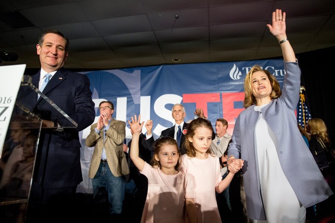 Ted Cruz & his family waving