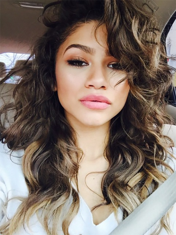 Zendaya’s Selfie Tips — I Take ‘Up To 50’ Photos – Hollywood Life