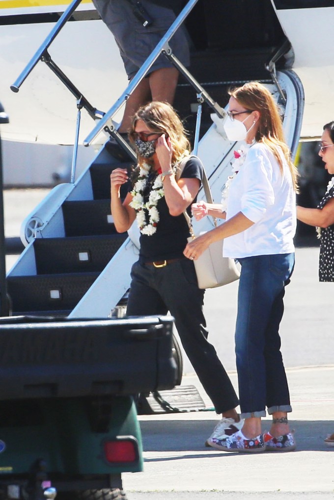 *EXCLUSIVE* Jennifer Aniston leaves Oahu after finishing filming scenes for ‘Murder Mystery 2’
