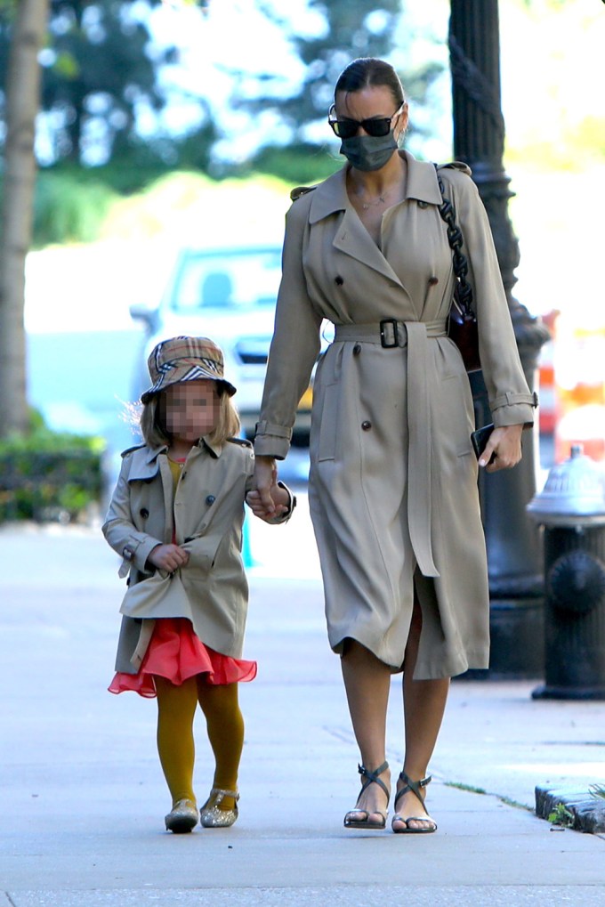 Irina Shayk & Her Daughter Lea Wearing Matching Outfits