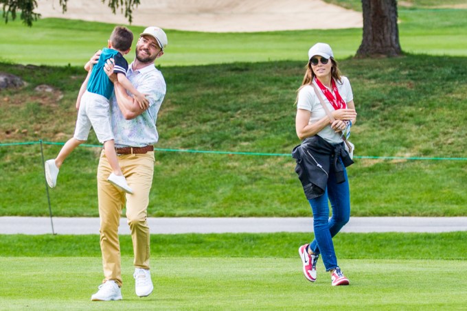 Justin Timberlake & Jessica Biel Ajak Silas Golf di Swiss