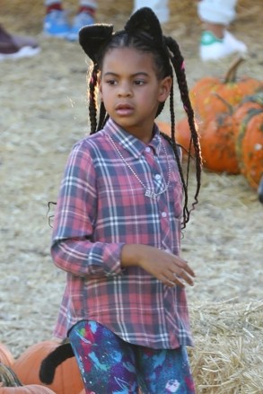 Los Angeles, California - *EXCLUSIVE* - Blue Ivy Carter enjoys a pony ride at the pumpkin patch with friends.  Blue Ivy's parents, Beyonce and Jay Z, are nowhere to be seen as their eldest daughter enjoys the fun ride.  Shot on 10/19/18.  Pictured: Blue Ivy Carter BACKGRID USA 20 OCTOBER 2018 USA: +1 310 798 9111 / usasales@backgrid.com UK: +44 208 344 2007 / uksales@backgrid.com *UK Customers - Child Facing Images To the public please*