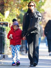 EXCLUSIVE: Irina Shayk and her daughter Lea Cooper are seen taking a stroll in New York City. 23 Nov 2022 Pictured: Irina Shayk. Photo credit: ZapatA/MEGA TheMegaAgency.com +1 888 505 6342 (Mega Agency TagID: MEGA920653_001.jpg) [Photo via Mega Agency]
