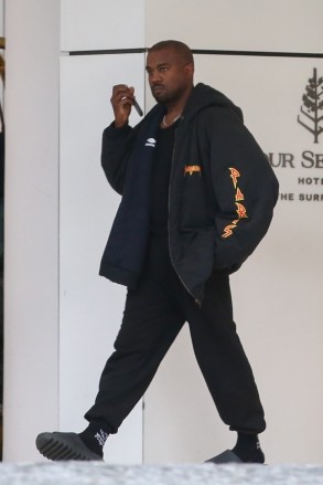 Miami Beach, FL - Kanye West leaves the Four Seasons Hotel in Miami Beach.  Pictured: Kanye WestBACKGRID USA 2 MARCH 2022 USA: +1 310 798 9111 / usasales@backgrid.comUK: +44 208 344 2007 / uksales@backgrid.com* UK Customers - Images containing children Please pixelate face before posting*