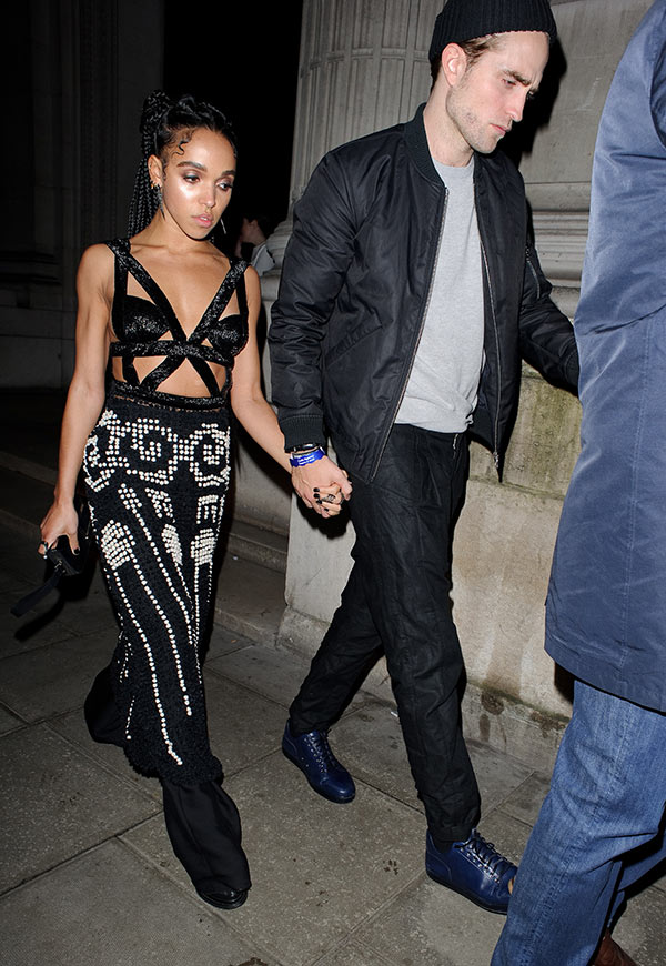 Fka Twigs Parents : Fka Twigs And The 1975 S Matt Healy Attend Dragcon 