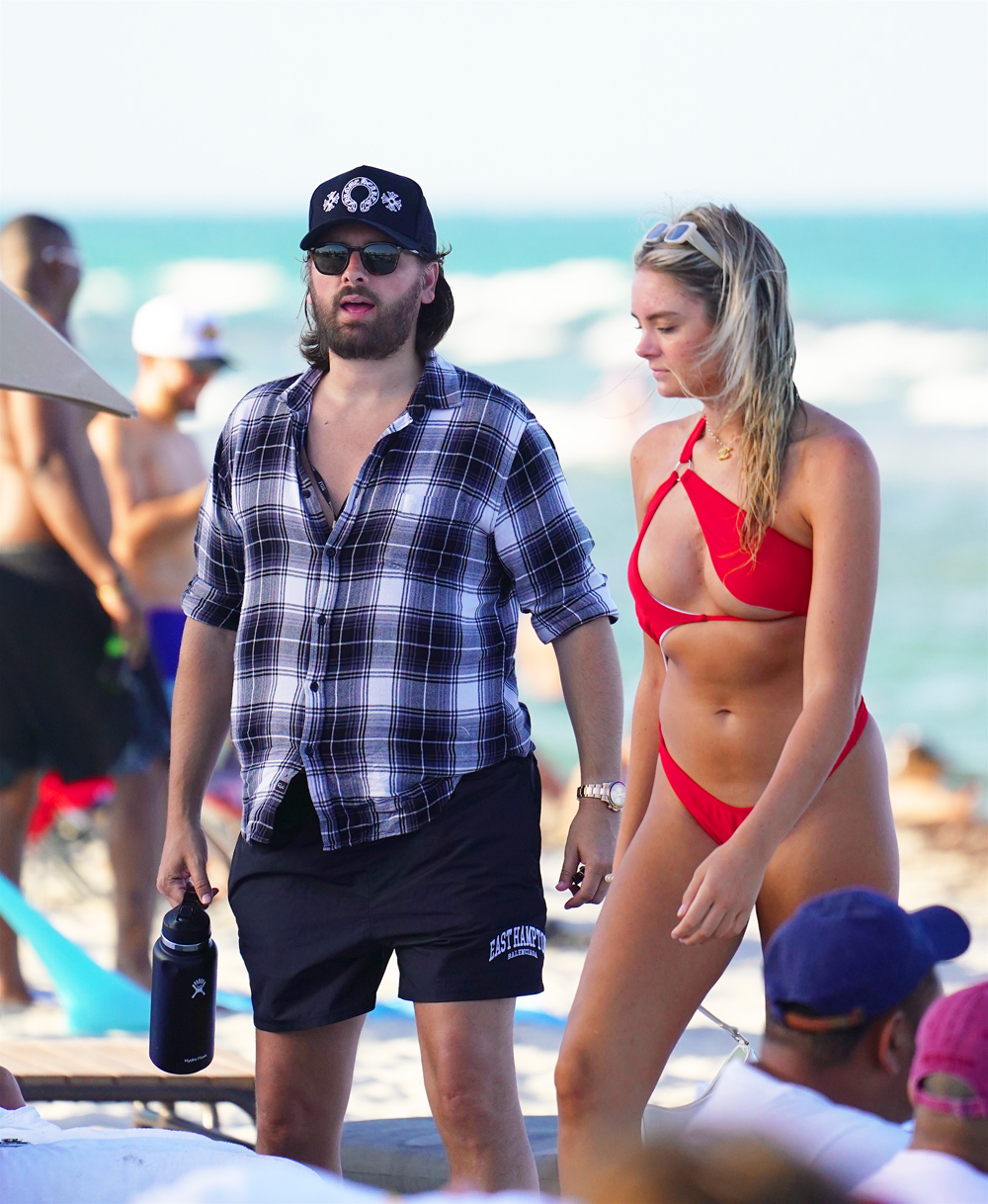 Scott Disick enjoys a beach day with friends in Miami Beach, FL. Scott wore Balenciaga shorts and a black Chrome Hearts ballcap as he enjoyed a late lunch with a fresh coconut beachside with friends, including bikini models.

Pictured: Scott Disick
Ref: SPL5324031 050722 NON-EXCLUSIVE
Picture by: Pichichipixx / SplashNews.com

Splash News and Pictures
USA: +1 310-525-5808
London: +44 (0)20 8126 1009
Berlin: +49 175 3764 166
photodesk@splashnews.com

World Rights