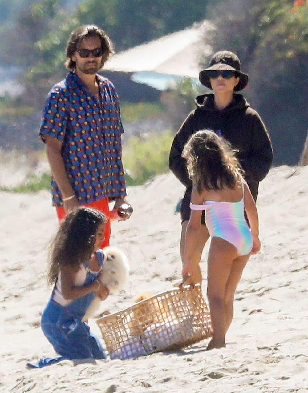 Kourtney Kardashian Scott Disick beach stroll kids