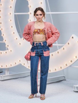 Lily-Rose Depp Chanel defilesi, Front Row, 2021 İlkbahar Yaz, Paris Moda Haftası, Fransa - 06 Ekim 2020 Chanel Giyiyor
