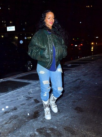New York, NY - Rihanna stuns out in the snowy NYC weather to meet boyfriend ASAP Rocky for dinner before heading to his studio.Pictured: RihannaBACKGRID USA 16 JANUARY 2022 USA: +1 310 798 9111 / usasales@backgrid.comUK: +44 208 344 2007 / uksales@backgrid.com*UK Clients - Pictures Containing ChildrenPlease Pixelate Face Prior To Publication*