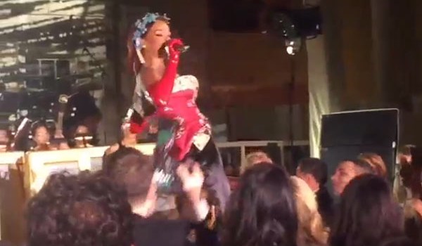 Rihanna Met Gala Performance
