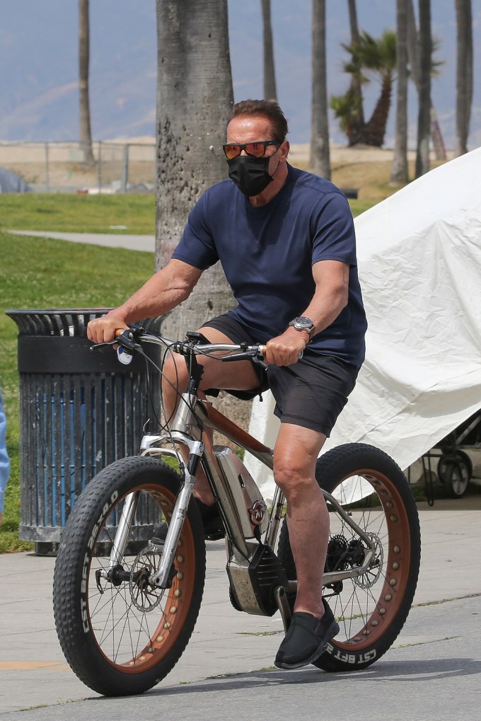 Arnold Schwarzenegger stays safe curing COVID-19 with a face mask