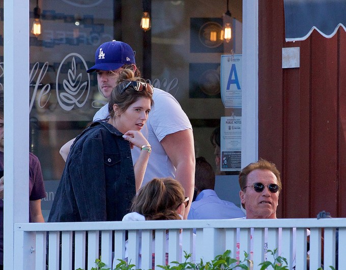 Arnold Schwarzenegger hangs out with his kids