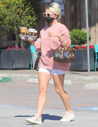 Malibu, CA  - *EXCLUSIVE*  - Lady Gaga looks great in white shorts and a pink sweatshirt with matching sunglasses as she stops at the Trancas Country Market to pick up coffee to go.Pictured: Lady GagaBACKGRID USA 28 FEBRUARY 2022 BYLINE MUST READ: RMBI / BACKGRIDUSA: +1 310 798 9111 / usasales@backgrid.comUK: +44 208 344 2007 / uksales@backgrid.com*UK Clients - Pictures Containing ChildrenPlease Pixelate Face Prior To Publication*