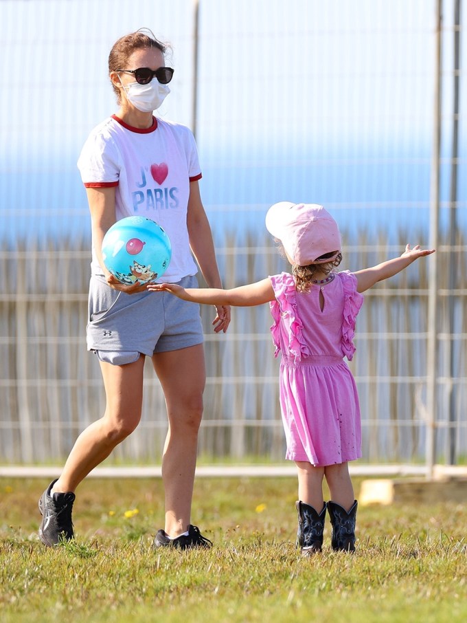 Natalie Portman & Daughter Amalia in Australia