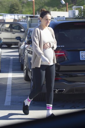 Los Angeles, CA - *EXCLUSIVE* - Pregnant Rumer Willis is seen holding her stomach looking like she is in pain as she walks out of a hospital in Culver City.  Pictured: Rumer Willis BACKGRID USA 24 JANUARY 2023 BYLINE MUST READ: no byline@backgrid.com / BACKGRID USA: +1 310 798 9111 / usasales@backgrid.com UK: +44 208 344 2007 / uksales@backgrid.com *UK Clients - Pictures Containing Children Please Pixelate Face Prior To Publication*