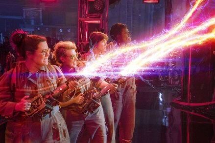 Editorial use only. No book cover usage.
Mandatory Credit: Photo by Columbia/Feigco/Kobal/Shutterstock (5885563z)
Melissa McCarthy, Kate Mckinnon, Kristen Wiig, Leslie Jones
Ghostbusters - 2016
Director: Paul Feig
Columbia Pictures/Feigco Entertainment
USA
Scene Still
Action/Comedy
S.O.S Fantômes