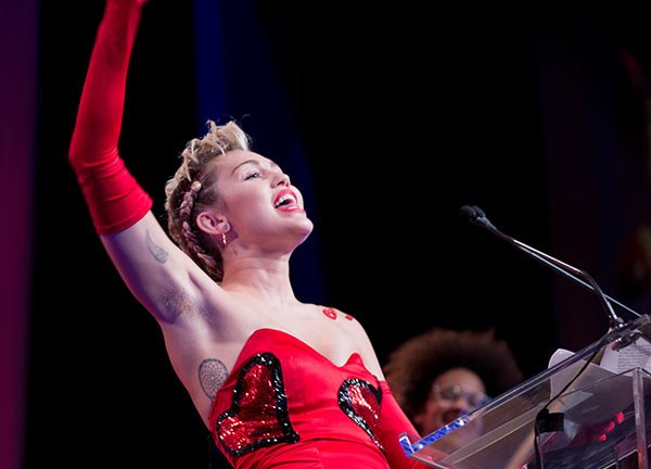 [PIC] Miley Cyrus’ Armpit Hair At amfAR — See Pics From The NYC Event ...