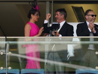 Simon Cowell and Lauren Silverman celebrate a win on the first race at Royal Ascot . 16 Jun 2021 Pictured: Simon Cowell and Lauren Silverman celebrate a win on the first race at Royal Ascot . Material must be credited "The Sun/News Licensing" unless otherwise agreed. 100% surcharge if not credited. Online rights need to be cleared separately. Strictly one time use only subject to agreement with News Licensing. Photo credit: News Licensing / MEGA TheMegaAgency.com +1 888 505 6342 (Mega Agency TagID: MEGA762981_003.jpg) [Photo via Mega Agency]
