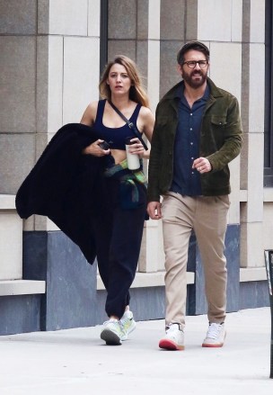 New York City, NY - *EXCLUSIVE* - Blake Lively and Ryan Reynolds go for a stroll after she hit the gym in Manhattan's Downtown area.  Blake met up with Ryan after her intense workout session.  She can be seen wearing her “Alo” brand spandex.  The Gossip Girl star must have still been energized from her workout de ella as she stepped out in her sports top despite the chilly weather.  Pictured: Blake Lively, Ryan Reynolds BACKGRID USA 5 APRIL 2022 BYLINE MUST READ: BrosNYC / BACKGRID USA: +1 310 798 9111 / usasales@backgrid.com UK: +44 208 344 2007 / uksales@backgrid.com *UK Clients - Pictures Containing Children Please Pixelate Face Prior To Publication*