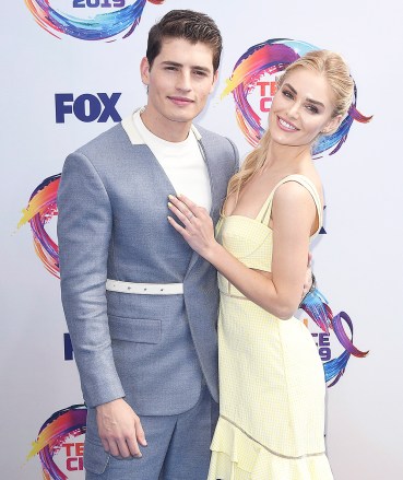 (L-R) Gregg Sulkin and Michelle Randolph at the Teen Choice Awards 2019 held at the Hermosa Beach Pier Plaza in Hermosa Beach, CA on Sunday, August 11, 2019. (Photo By Sthanlee B. Mirador/Sipa USA)(Sipa via AP Images)