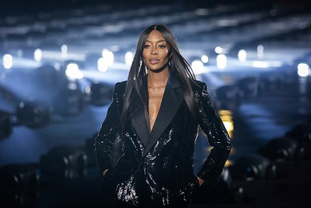 Naomi Campbell mengenakan kreasi sebagai bagian dari koleksi Saint Laurent Ready To Wear Musim Semi-Musim Panas 2020, diresmikan selama pekan mode, di Paris Fashion S/S 2020 Saint Laurent, Paris, Prancis - 24 Sep 2019