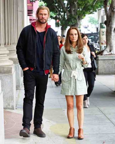 EXCLUSIVE: Chris Hemsworth and Natalie Portman hold hands on the set of Thor: Love and Thunder. 01 Nov 2021 Pictured: Chris Hemsworth and Natalie Portman. Photo credit: P&P / MEGA TheMegaAgency.com +1 888 505 6342 (Mega Agency TagID: MEGA801334_008.jpg) [Photo via Mega Agency]