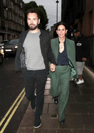 London, UNITED KINGDOM - * EXCLUSIVE * - 'Friends' star Courteney Cox spends her 58th birthday with lovely Johnny McDaid at the Mayfair hotspot C in London, UK.  Pictured: Courteney Bass Cox - Johnny McDaid BACKGRID USA JUNE 19, 2022 MUST READ BYLINE: Old Boy's Club / BACKGRID USA: +1 310 798 9111 / usasales@backgrid.com UK: +44 208 344 344 uksales.com / UK * @ backgridsales.com 2007 Clients - Images containing children, pixels please face before publication *