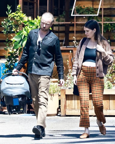 Los Feliz, CA  - *EXCLUSIVE*  - Aaron Paul and wife Lauren Parsekian pictured for the first time with their newborn baby as the duo step out for lunch in Los Feliz.Pictured: Aaron Paul, Lauren ParsekianBACKGRID USA 6 APRIL 2022 USA: +1 310 798 9111 / usasales@backgrid.comUK: +44 208 344 2007 / uksales@backgrid.com*UK Clients - Pictures Containing ChildrenPlease Pixelate Face Prior To Publication*