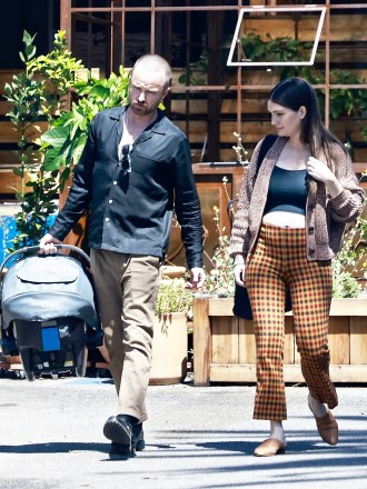 Los Feliz, CA  - *EXCLUSIVE*  - Aaron Paul and wife Lauren Parsekian pictured for the first time with their newborn baby as the duo step out for lunch in Los Feliz.Pictured: Aaron Paul, Lauren ParsekianBACKGRID USA 6 APRIL 2022 USA: +1 310 798 9111 / usasales@backgrid.comUK: +44 208 344 2007 / uksales@backgrid.com*UK Clients - Pictures Containing ChildrenPlease Pixelate Face Prior To Publication*