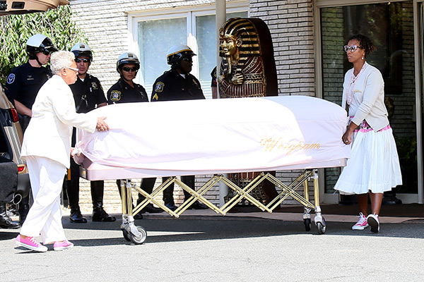 bobbi-kristina-burial-3