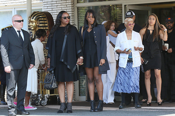 bobbi-kristina-burial-4