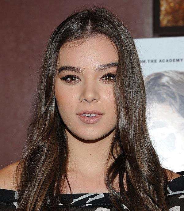 Get A Perfect Cat Eye Like Hailee Steinfeld — Copy Her Look – Hollywood ...