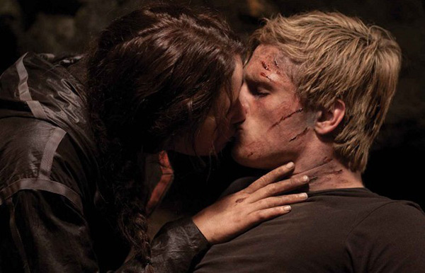 jennifer-lawrence-josh-hutcherson-hunger-games-kiss